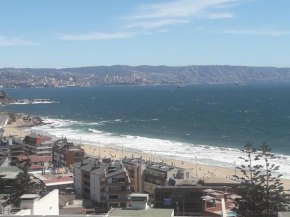 Cómodo depto. con vista a la bahía de Valparaíso